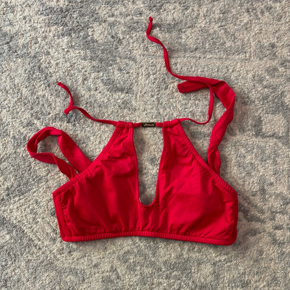 🚫 SOLD- Red Venus Keyhole Bikini Top- L